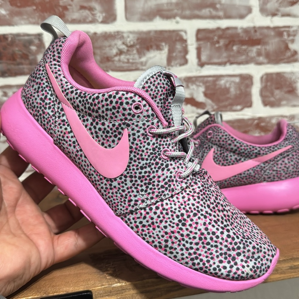 Nike Roshe Run Polka Dot Print Women’s Sz 6.5